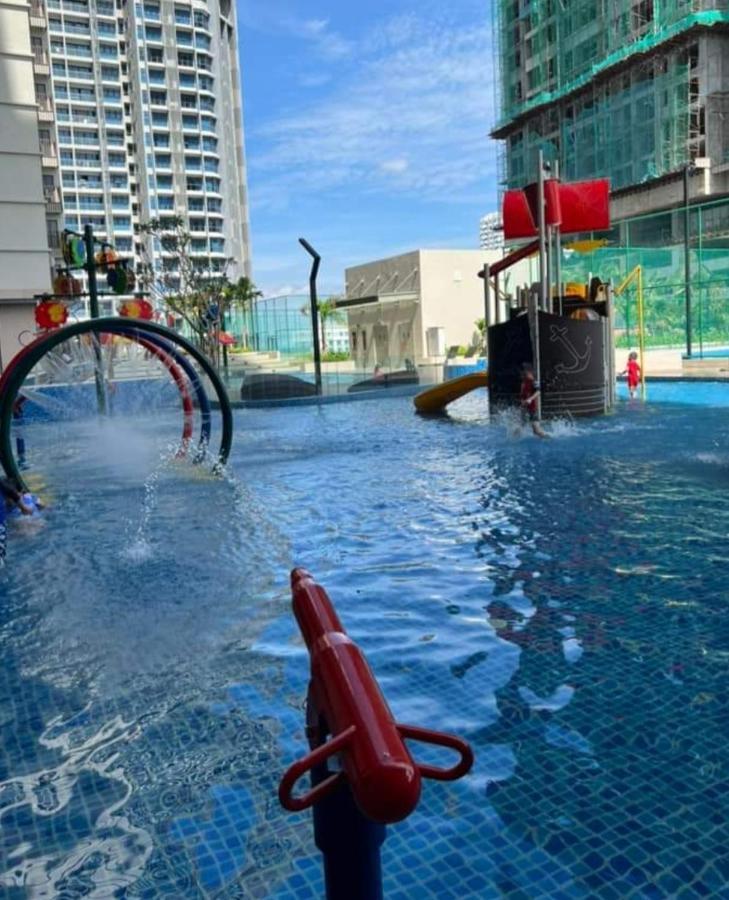 New Stylish Seaview Bali Residences Near Jonker 4 Pax Apartment