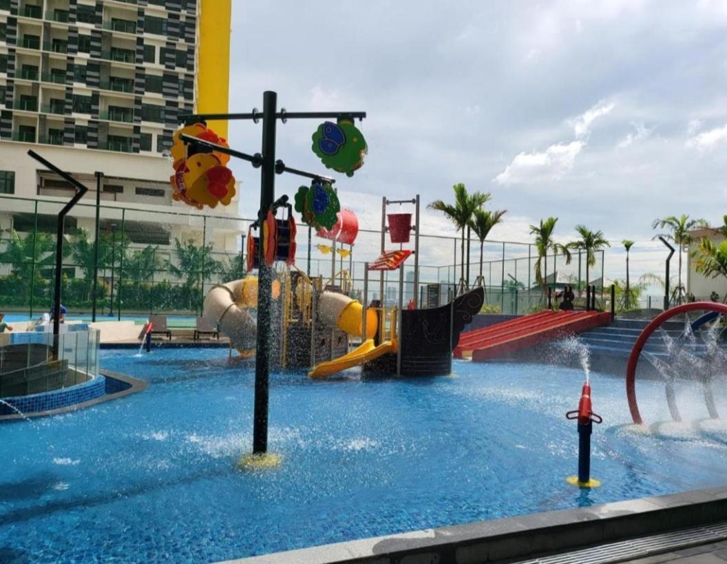 New Stylish Seaview Bali Residences Near Jonker 4 Pax Apartment *