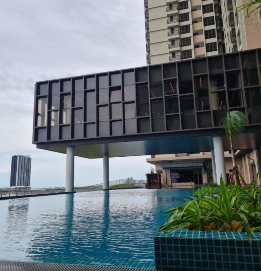 New Stylish Seaview Bali Residences Near Jonker 4 Pax Apartment